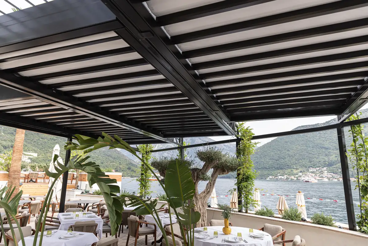 thermal insulation roofing on Skynet outdoor commercial pergola
